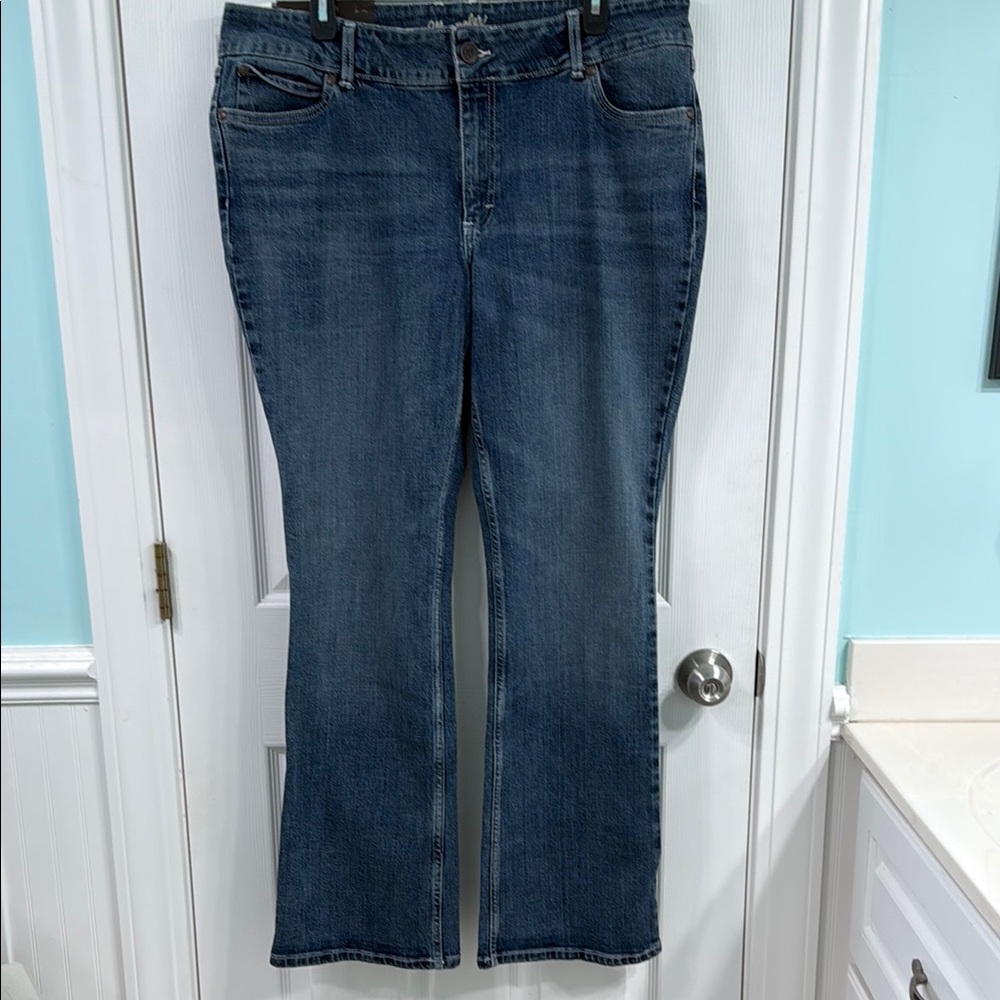 NWT Women’s Wrangler Bootcut Jeans Size 18 W x 32 inseam